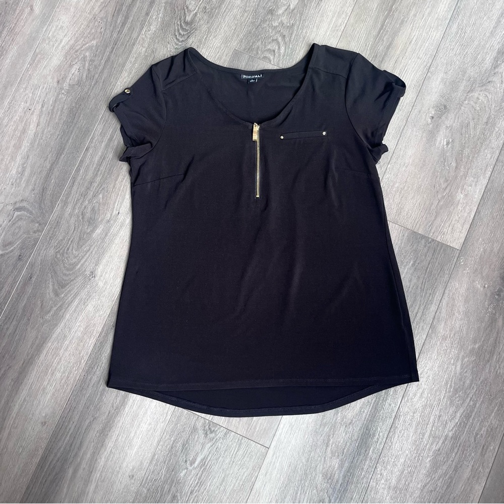 Roz & Ali Black Short Sleeve Blouse with Gold Zipper Accent Large